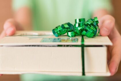 Best Ways To Give Stock As A Holiday Gift