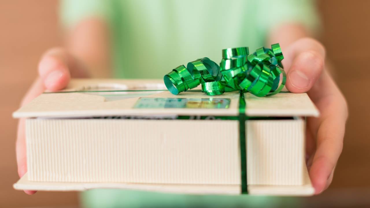 Best Ways To Give Stock As A Holiday Gift