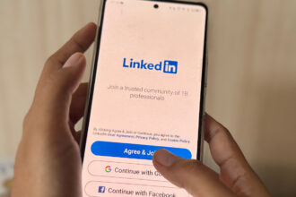 LinkedIn Study: Professionals Trust Their Networks Over AI & Search